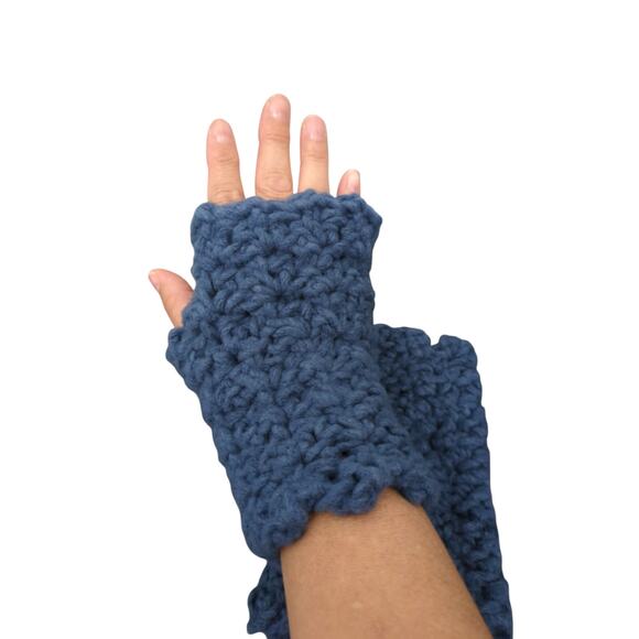 Neck warmer with owl pin and fingerless glove set - Picture 3 of 3